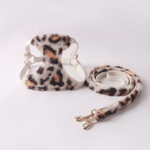 Arnés para mascotas de felpa con estampado de leopardo, correa para perros, accesorios para mascotas para caminar al aire libre, juego de correa ajustable para perros - Product Image 3