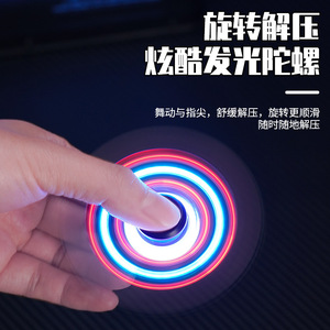 Encendedor Giratorio Resistente al Viento, Doble Arco Recargable con Luces de Colores, Regalo Personal para Hombres - Product Image 4