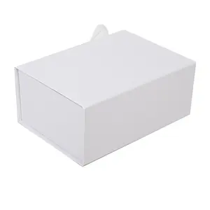 लक्जरी ब्लैक फ्लैप ढक्कन पैकेजिंग कठोर कार्डबोर्ड बेस्पोक कस्टम फोल्डिंग बॉक्स रिबन के साथ चुंबकीय क्लोजर उपहार बॉक्स