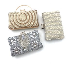 Nuova Pochette da Sera Personalizzata per Donna con Perle e Strass, Borsa Versatile per Matrimoni dal Design Leggero - Product Image 1