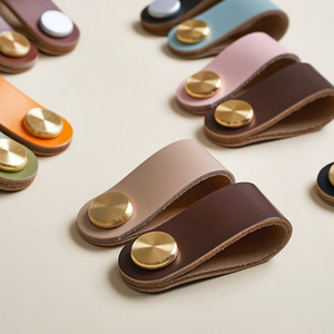 Moderne Monotrou En <span class=keywords><strong>Cuir</strong></span> Dessin Animé Poignée Couleur En <span class=keywords><strong>Cuir</strong></span> Sac Tiroir Armoire Porte Cuivre Brossé Poignée En Gros pour Le Salon - Product Image 2