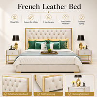 Lit en cuir capitonné pleine grandeur au design français de luxe, avec fonctions de canapé-lit inclinable, tête de lit ondulée et éclairage intégré pour