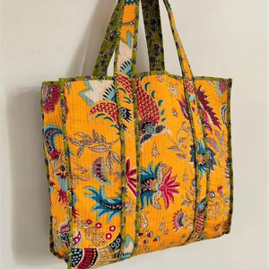 Sac fourre-tout réversible en coton matelassé à imprimé floral, sac à bandoulière pour voyages et shopping, pour femmes - Product Image 1
