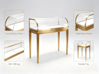 Comptoir de présentation de bijoux en verre incurvé de luxe, pieds en métal doré brossé, logo personnalisé, éclairage LED, vitrine de vente au détail pour centre commercial