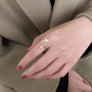 Bague en perle d'eau douce tendance de célébrité d'internet de luxe léger avec embellissement en étoile Style simple Bagues de mode - Product Image 1