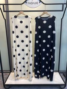 PY 2026 Summer New Arrival Casual Miyake Pleated Dress Fashion Dot Round Neck Sleeveless Plus Dress Bulk Clothing Wholesale - Product Image 4