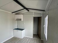 Maisonnette personnalisée de 20 pieds, préfabriquée, élégante, de qualité supérieure, avec finition bois, portable, modulaire, en conteneur, avec toit à pignon