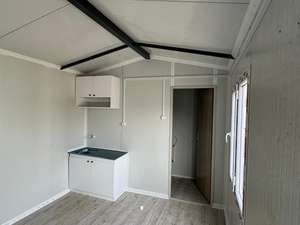 Casa Contenedor Modular Portátil <span class=keywords><strong>de</strong></span> 20 pies, Prefabricada, Elegante, Premium, con Techo a Dos Aguas y Acabado <span class=keywords><strong>de</strong></span> Madera, Ideal para Jardín - Product Image 3