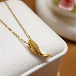 Collier de type O pour femmes d'approvisionnement d'usine du Vietnam avec pendentif <span class=keywords><strong>poisson</strong></span> <span class=keywords><strong>rouge</strong></span> bijoux de mode en alliage de cuivre plaqué or - Product Image 2