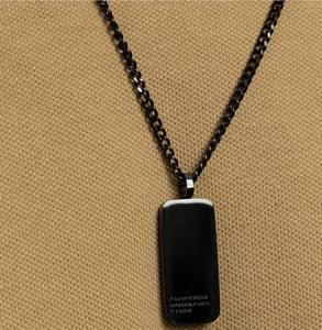 Collana con Ciondolo Personalizzato in Acciaio Inossidabile 'Impossibile Fino alla Consegna' per Gioielleria Maschile all'Ingrosso - Product Image 1