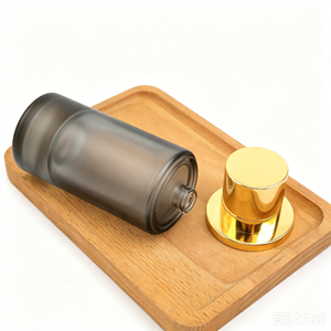 Flacone di Profumo in Vetro Cilindrico da <span class=keywords><strong>100</strong></span> <span class=keywords><strong>ML</strong></span> con Chiusura a Baionetta, Contenitore per Fragranze in Vetro Spesso Trasparente con Coperchio Magnetico in Metallo di Lusso - Product Image 6
