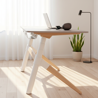 Bureau d'ordinateur moderne blanc à hauteur réglable électriquement, table d'écriture pour salon, avec pieds en trois sections et tubes inclinés