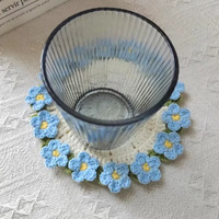 Handgefertigter Gehäkelter Untersetzer mit Kunstblumen zur Tischdekoration Geschenk