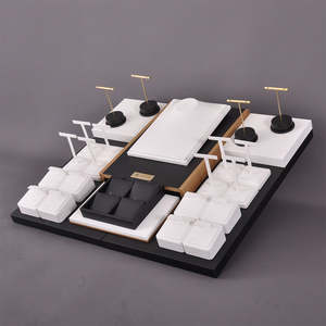 Expositor de Joyería de Lujo Personalizado, Organizador de Joyas Blanco y Negro, Resistente, para Venta al Por Mayor - Product Image 1