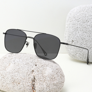 Gafas de sol ovaladas de doble puente de tendencia europea americana 2025, protección UV polarizada para damas, <span class=keywords><strong>lentes</strong></span> blancos elegantes UV400 - Product Image 1