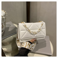 Sac à bandoulière pour femme, style mode, blanc, texture matelassée, chaîne dorée, sac de créateur, sacs personnalisés, sacs féminins
