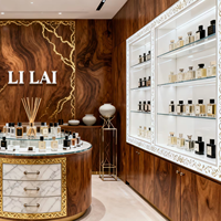 Lemari pajang parfum mewah modern dengan lampu LED untuk toko ritel