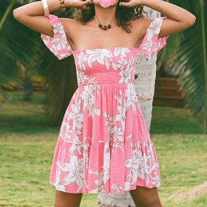 Robe décontractée plissée à imprimé hawaïen de haute qualité, épaules dénudées, jupe courte en rayonne personnalisée à épaules tombantes - Product Image 1