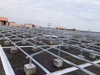 Système de montage et de support solaire modulaire étanche pour toits plats de bâtiments commerciaux et industriels