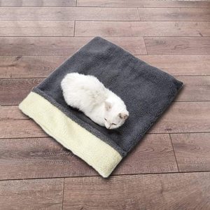 Oval Pet Sleeping Bag Faux Fur Soft Cat Bed Warm Enclosed Cat House For Winter Use - Product Image 3