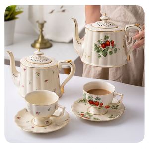 Cerchioni in oro dipinti a mano francese Cervelli da caffè in ceramica e <span class=keywords><strong>set</strong></span> da tè di <span class=keywords><strong>due</strong></span> tazze e piattini in porcellana teiera da caffè - Product Image 4