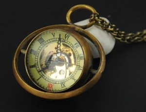 Reloj de Bolsillo Mecánico Vintage Único con Esfera de Cristal, Estilo Steampunk Retro, para Mujer, con Colgante de Collar, Regalo - Product Image 3