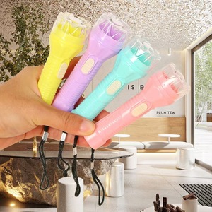 ไฟฉายขนาดเล็ก 16 ชิ้น ไฟ LED สีสันสดใสแบบพกพาสำหรับเด็กและการใช้งานกลางแจ้ง - Product Image 2