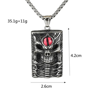 จี้รูปหัวกะโหลกสี่เหลี่ยมสแตนเลสฝังตาสีแดงสำหรับผู้ชาย สร้อยคอของขวัญ - Product Image 5