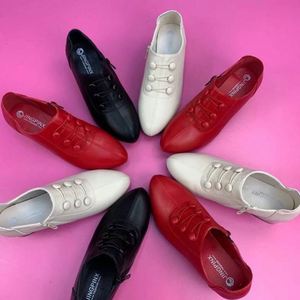 Zapatos de Baile de Salón para Adultos con Tacón Bajo, Color Negro, Rojo y Blanco, Suela Dura, Modelo J0222 - Product Image 1