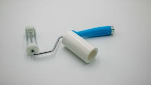 Mango de <span class=keywords><strong>rodillo</strong></span> de <span class=keywords><strong>pelusa</strong></span> pegajoso reemplazable de 4 pulgadas para usar con rodillos de PE para limpiar el polvo, toallitas para pisos, lavandería y salas limpias - Product Image 2