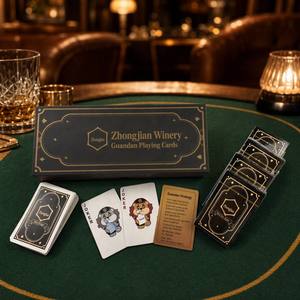 Cartes à Jouer Personnalisées de Luxe OEM/ODM en Papier avec Boîte Cadeau Noire à Feuille d'Or, 4 Jeux de Cartes Écologiques et Durables pour le Poker avec Guide Stratégique - Product Image 4