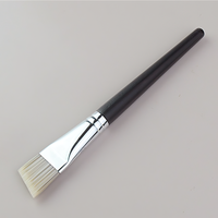 Pinceau de maquillage Cangzhou M29 à manche en bois avec design angulaire pour fond de teint liquide et base isolante