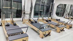 Reformer de Pilates de Media Torre de Roble Personalizado de Alta Calidad Duradero para Uso Doméstico <span class=keywords><strong>y</strong></span> Comercial para Entrenamiento Corporal <span class=keywords><strong>y</strong></span> Estudio de Pilates - Product Image 5
