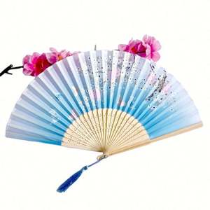 Éventail pliant en bambou avec logo personnalisé et motifs peints style amour pour mariages, cadeaux d'affaires et occasions de Noël - Product Image 1