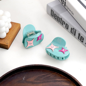CANYUAN Pinces à cheveux pour femmes en acétate de haute qualité, forme de cœur bleu, 6,3 cm, avec strass, mignonnes et tendance, avec logo personnalisé - Product Image 1