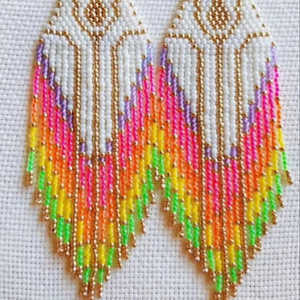 Pendientes de gota con cuentas étnicas de moda hechos a mano, forma personalizable en varios colores para fiestas - Product Image 2