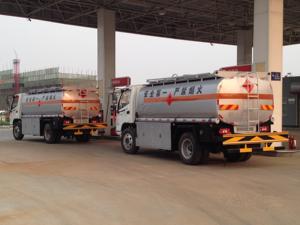 รถบรรทุกเติมน้ำมันเคลื่อนที่ราคาโรงงานที่ดีที่สุด 15000L-25000L รถบรรทุกน้ำมันทรงหกเหลี่ยมสำหรับเติมน้ำมันยานยนต์ก่อสร้าง - Product Image 5