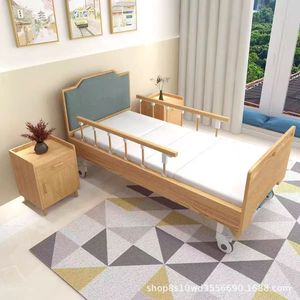 Cama de enfermería de madera maciza, manual, para el cuidado en el hogar de personas mayores, con barandillas laterales y ruedas. - Product Image 1