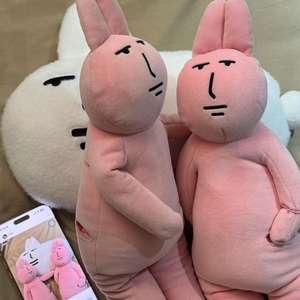 Conejito de Peluche Rosa Feo y Adorable en Posición Acostada, Juguete Antiestrés, Ideal para Intercambio de Regalos Divertidos y Recuerdos de Fiesta Novedosos - Product Image 3