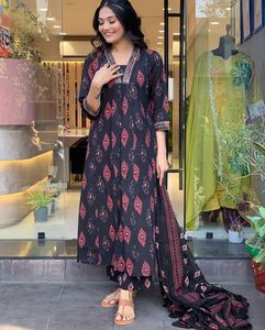 Venta al por mayor de pantalones Kurtis con Dupatta para uso diario Suministro directo de fábrica de La India Proveedor indio confiable al mejor precio - Product Image 6