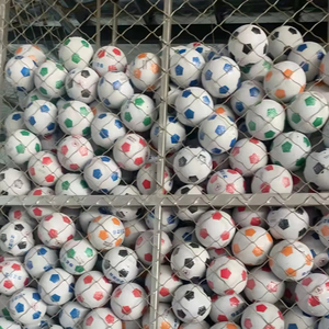 Ballon de football <span class=keywords><strong>en</strong></span> caoutchouc QiQiang 2026 pour matchs et entraînements scolaires <span class=keywords><strong>en</strong></span> intérieur et <span class=keywords><strong>en</strong></span> extérieur, personnalisable - Product Image 2