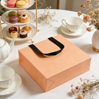Maßgefertigte Personalisierte Markenlogo Papiertüte mit Seidengriff für Einkauf und Geschenkverpackung von Schuhen und Kleidung