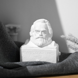 Nouveauté Sculpture de buste en résine Karl Marx avec slogan Décoration d'intérieur Art Ornement Artisanat en résine - Product Image 3