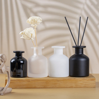 Bouteille diffuseur blanche de 150 ml, élégante bouteille diffuseur en verre avec bâtonnets en céramique pour l'aromathérapie