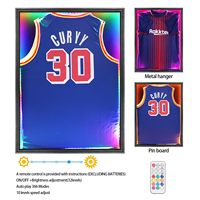 Cadre photo de chemise de football avec lumière LED colorée pour la décoration intérieure Cadre d'affichage de maillot en bois avec LED disponible multicolore