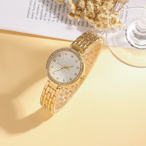 Reloj de Pulsera de Acero para Mujer, Diseño de Trébol de Cuatro Hojas, Conjunto de Joyería con Brazalete de Acero Inoxidable - Product Image 3