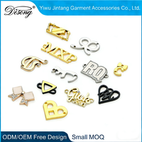Étiquettes métalliques personnalisées avec logo, marquage en relief, quincaillerie pour sacs à main, vêtements, chaussures, abayas, hijabs, accessoires, haute qualité