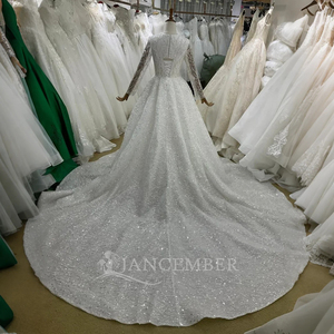 Vestido de Novia con Cuentas de Cristales Brillantes y Cola Desmontable, Modelo Lsbh27 - Product Image 4