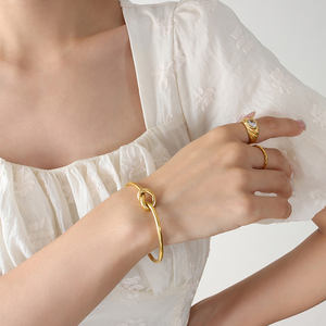 Brazalete Vintage de 18K con nudo chapado en oro PVD, pulsera de acero inoxidable, corazón abierto, joyería para mujer - Product Image 3