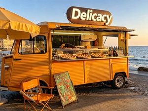Remolque de Comida con Baño y Fregadero Integrados, Unidad Móvil Autónoma para Eventos al Aire Libre de Larga Duración y Sitios de Trabajo - Product Image 1